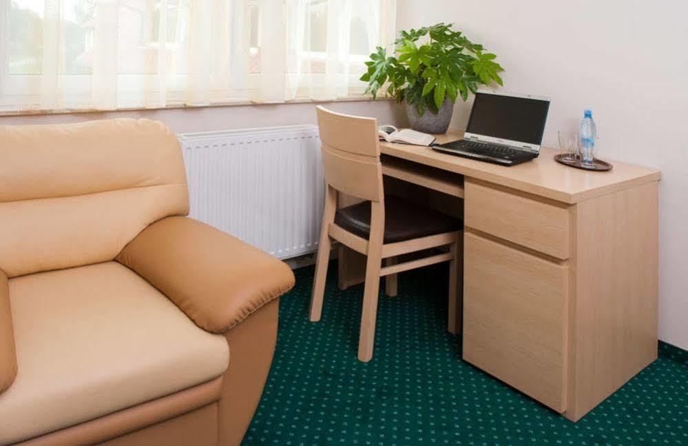 Noce I Dnie Hotel Postołowo Екстериор снимка